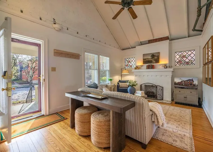 Walkable Designer In Gv Villa