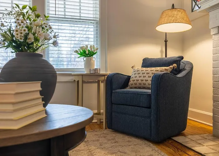 Walkable Designer In Gv Villa Columbus