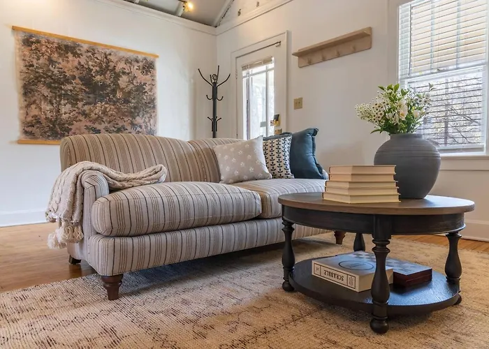 Walkable Designer In Gv Villa *