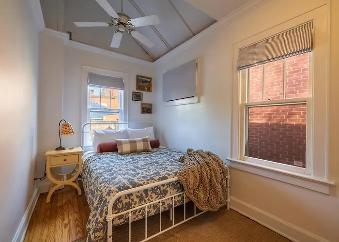 Villa Walkable Designer In Gv *