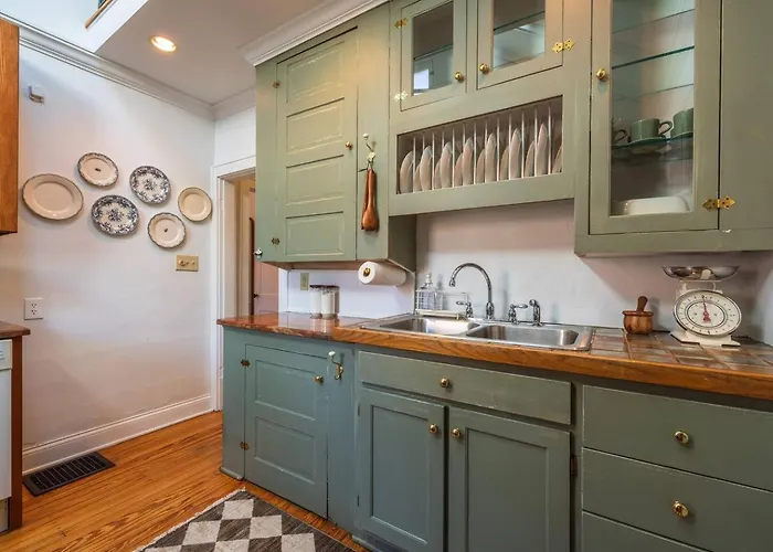 Walkable Designer In Gv * Columbus