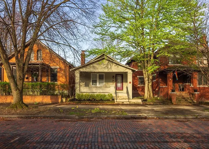 Walkable Designer In Gv * Columbus